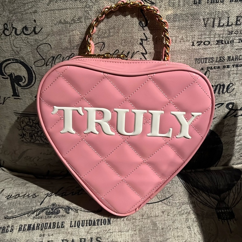 Truly Los Angeles Beauty quilted heart bag